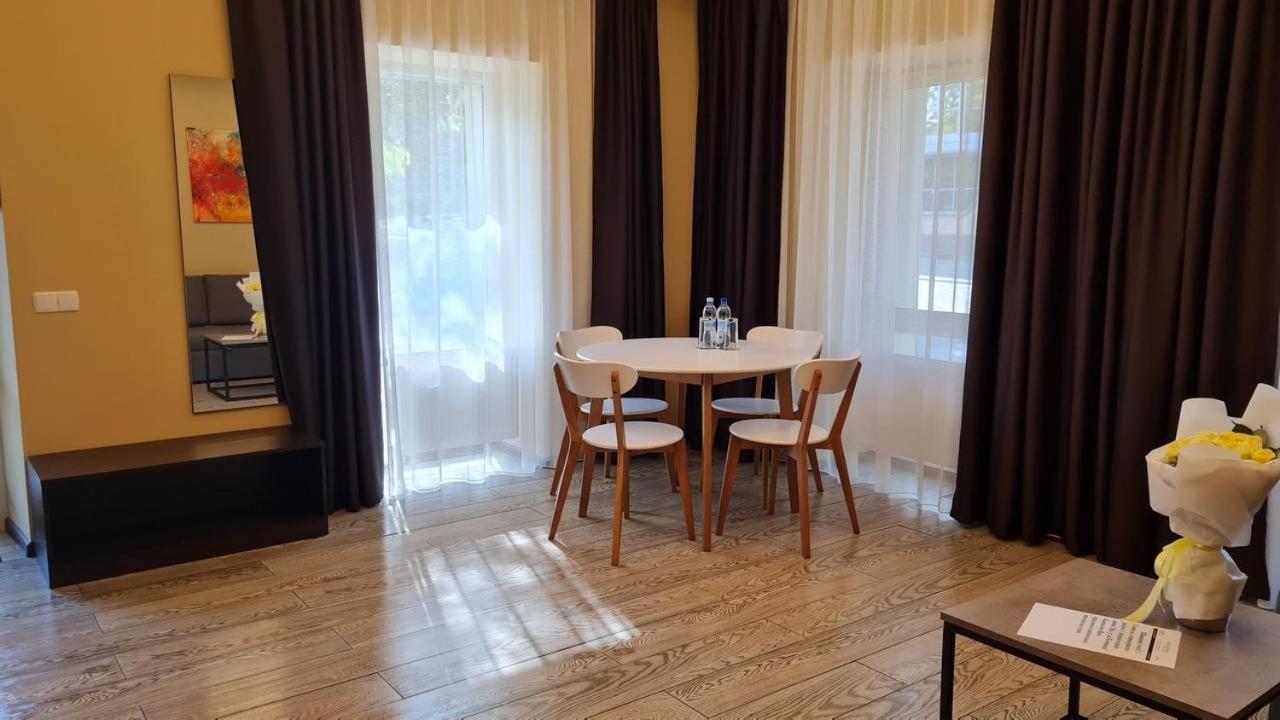 Hotel Atmosphere 波尔塔瓦 外观 照片