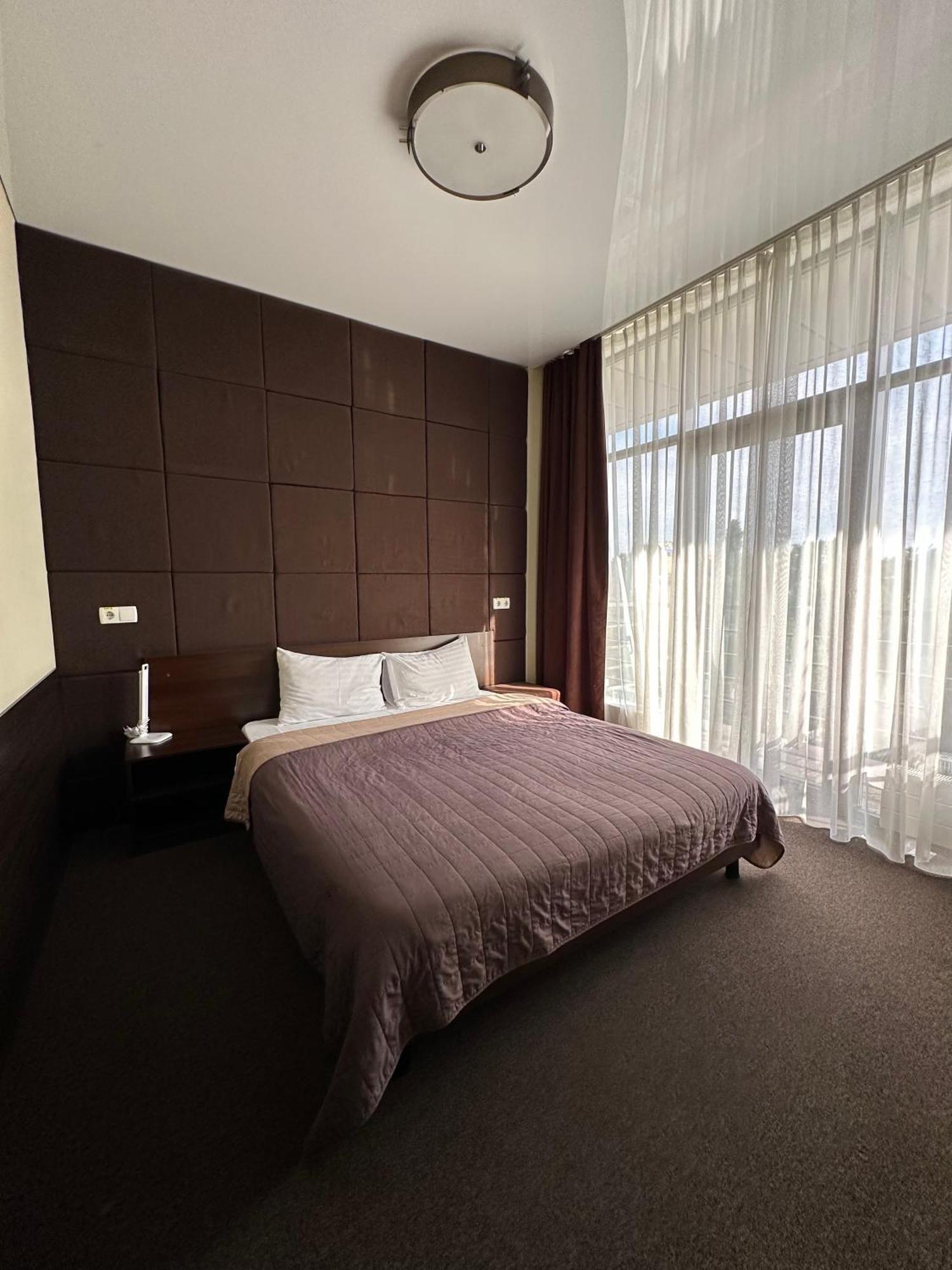 Hotel Atmosphere 波尔塔瓦 外观 照片