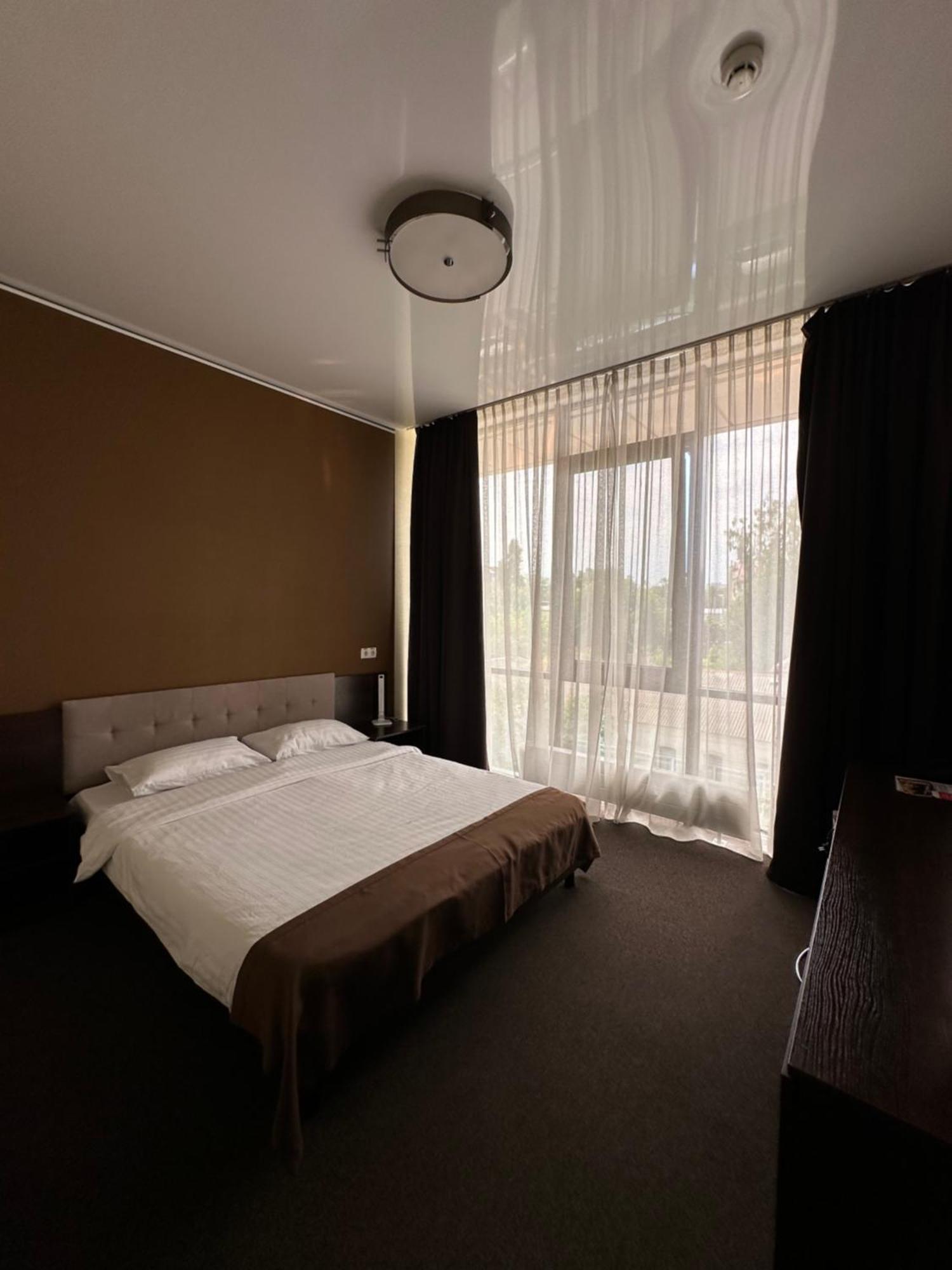 Hotel Atmosphere 波尔塔瓦 外观 照片