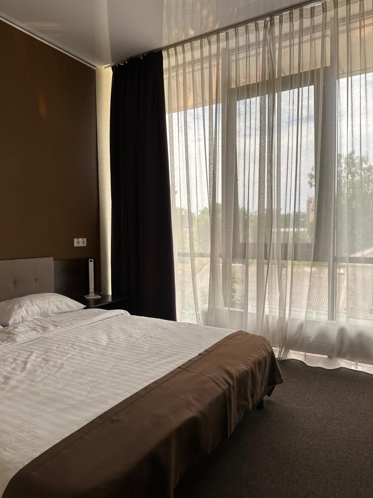 Hotel Atmosphere 波尔塔瓦 外观 照片