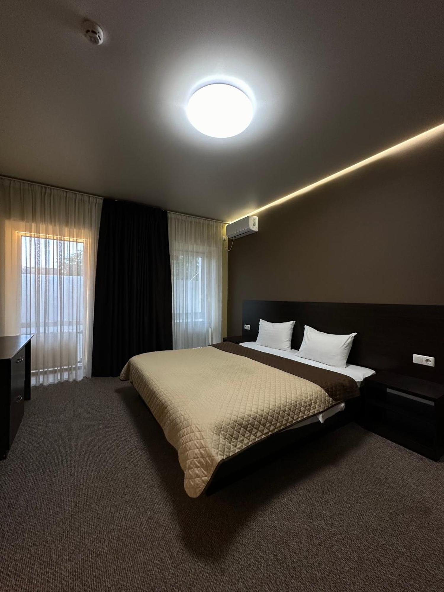 Hotel Atmosphere 波尔塔瓦 外观 照片