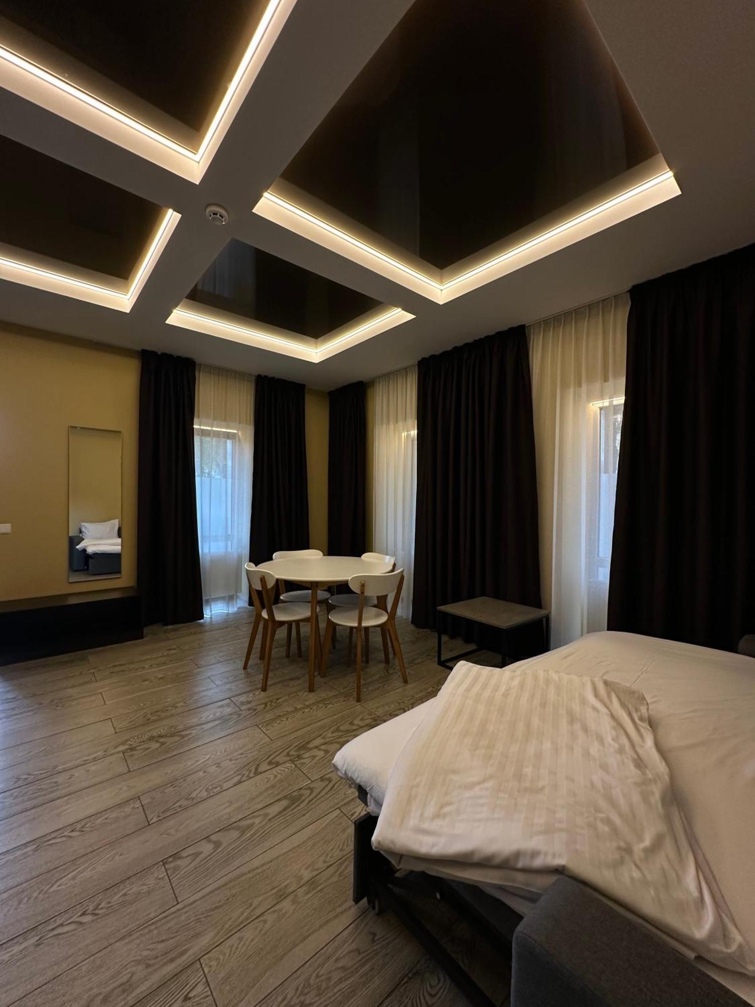 Hotel Atmosphere 波尔塔瓦 外观 照片
