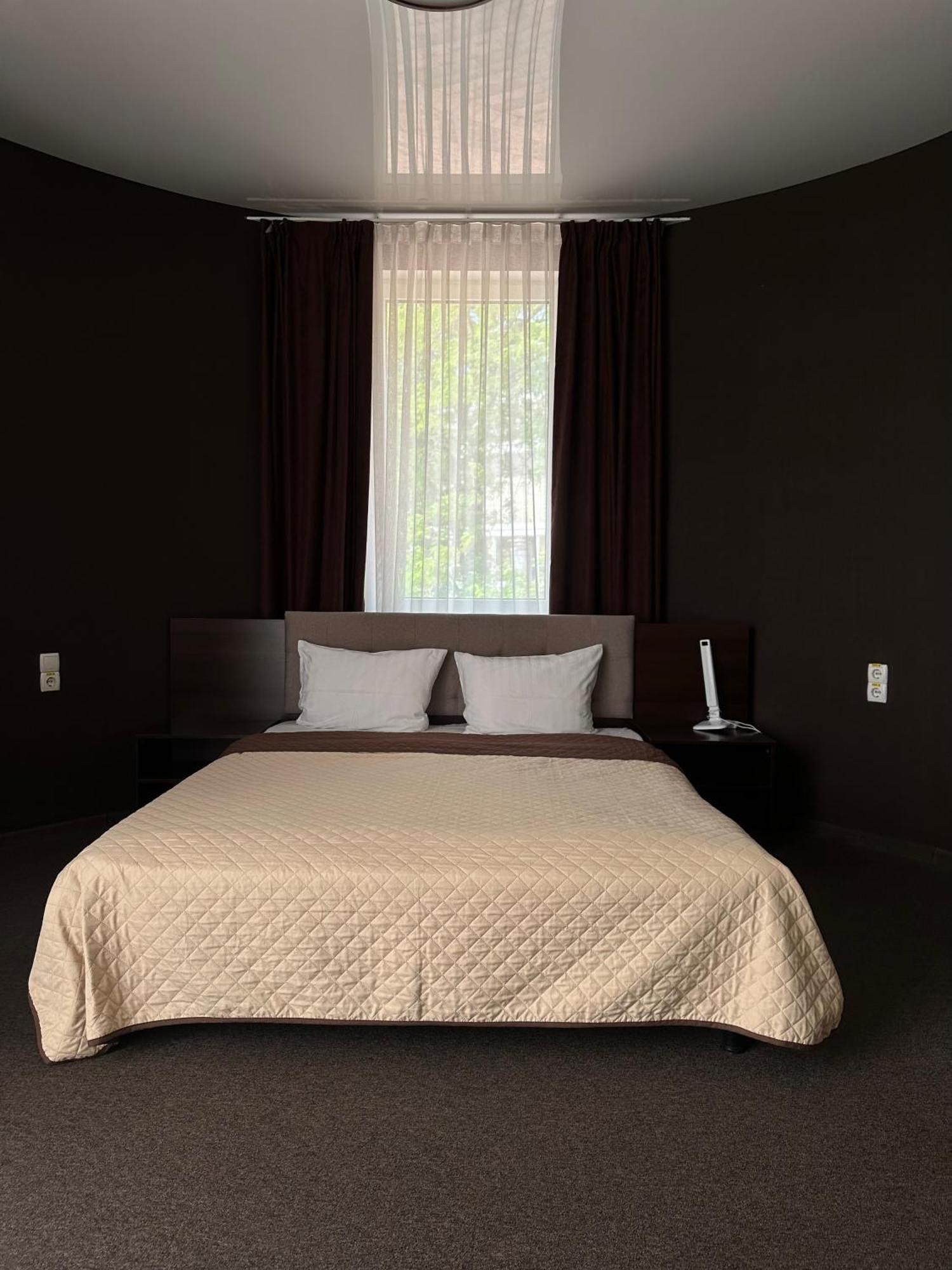 Hotel Atmosphere 波尔塔瓦 外观 照片