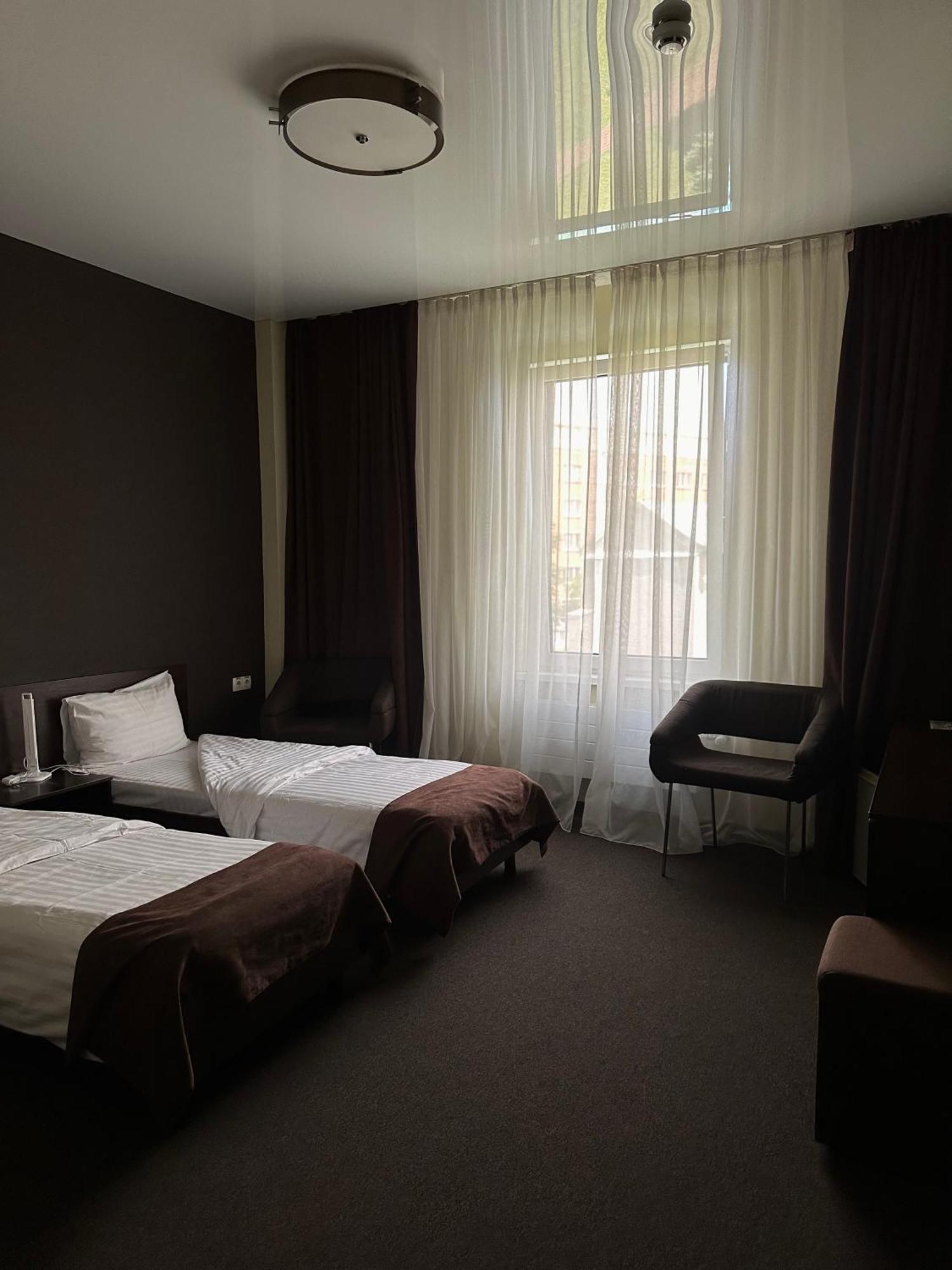 Hotel Atmosphere 波尔塔瓦 外观 照片